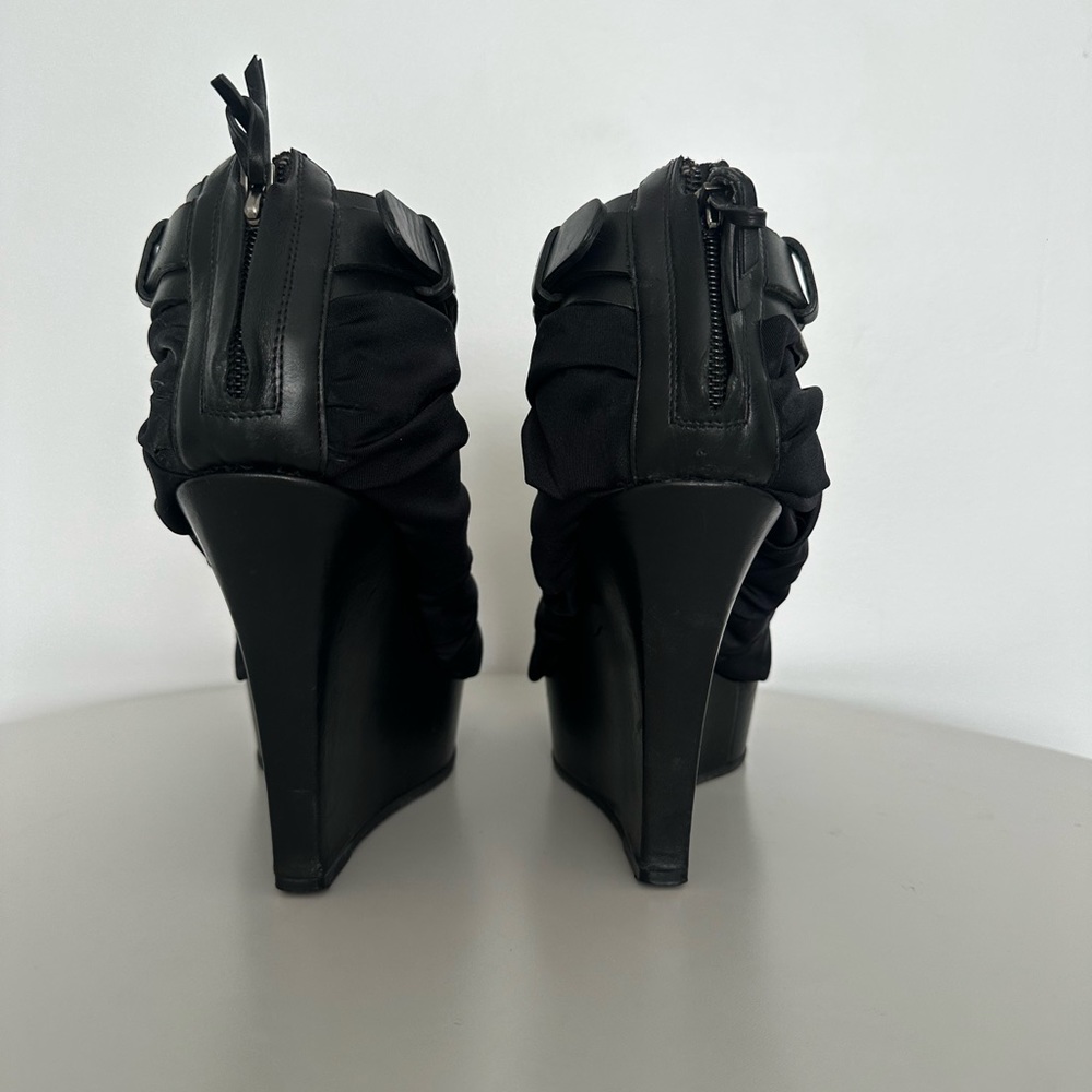 Givenchy - Picture 3 of 5